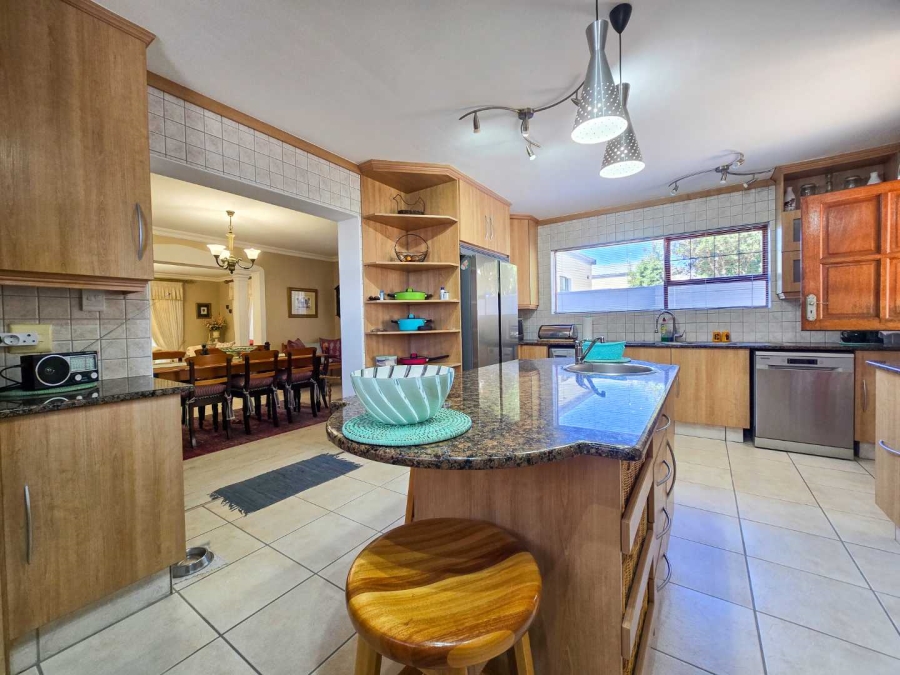 4 Bedroom Property for Sale in Stilbaai Wes Western Cape